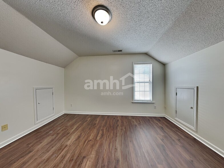 Building Photo - 5320 Sahalee Way
