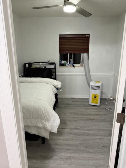 Building Photo - 5140 NE 3rd Ave