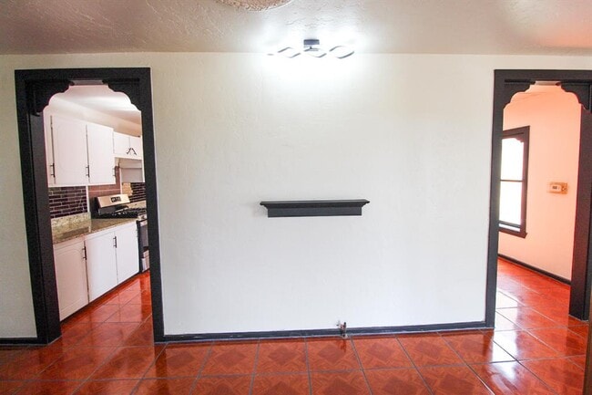 Building Photo - 8102 N U.S. Hwy 183