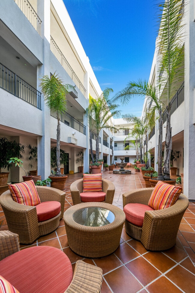 Building Photo - 10648 Woodbridge St