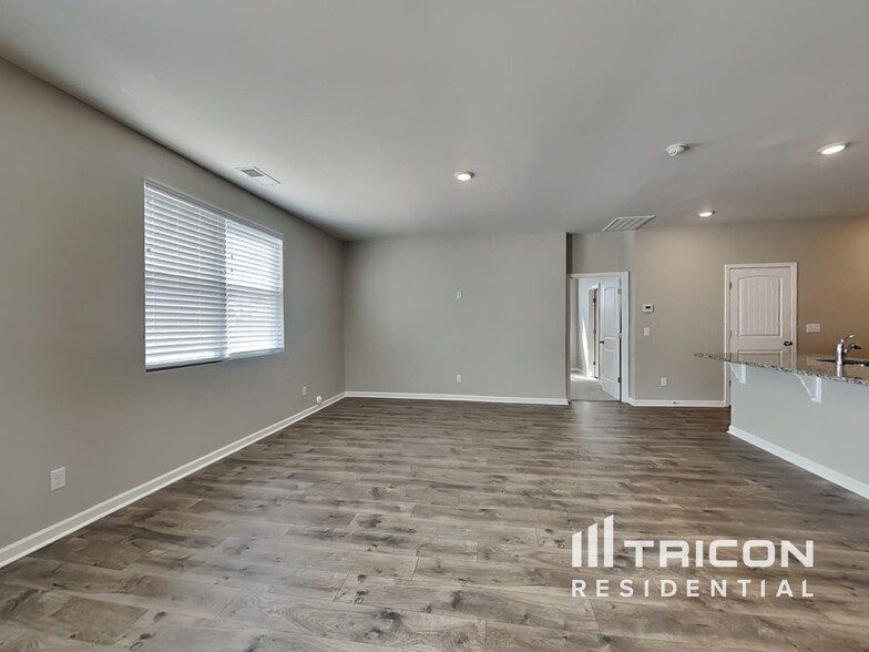 Building Photo - 7249 Sunny Parks Dr