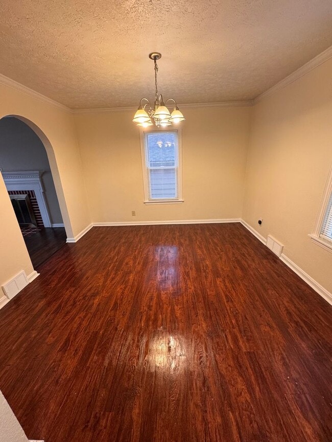 Building Photo - 631 Churchill Rd