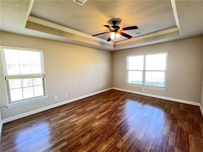 Building Photo - 4300 SW Limestone Ave