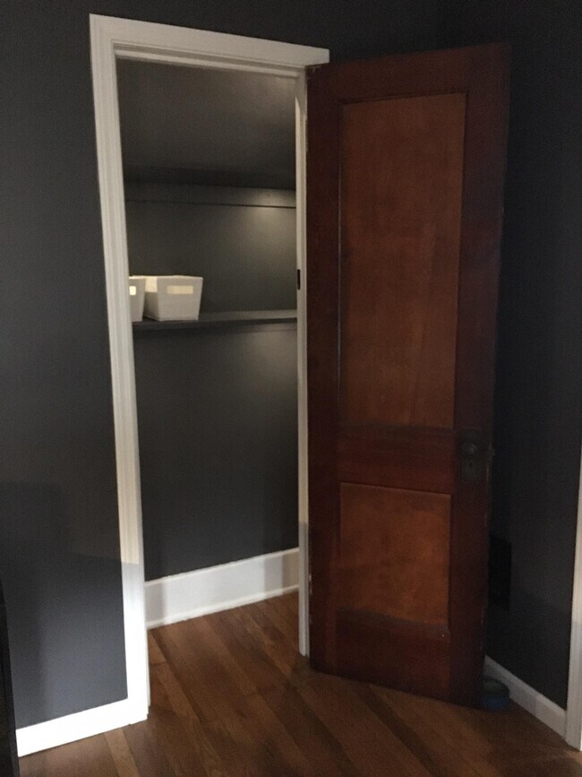 Building Photo - 401 E Cambourne St