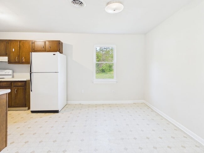 Building Photo - 2336 Sara Ln