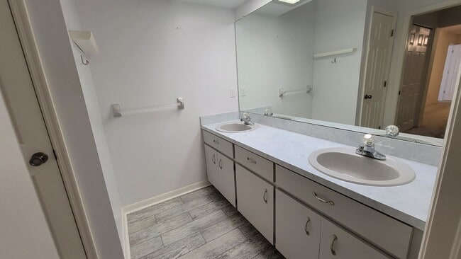 Building Photo - Homosassa 3/2/2 Pool Home