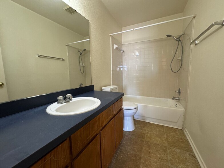 Building Photo - 1707 Kylie Cir