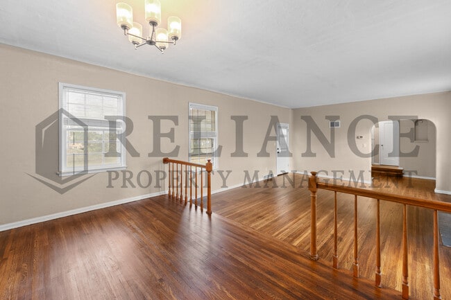 Building Photo - 2318 E Mesita St