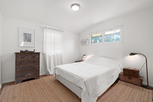 Building Photo - Fully Furnished: Mid-Century w/views of Griffith Observatory in the Hollywood Hills!