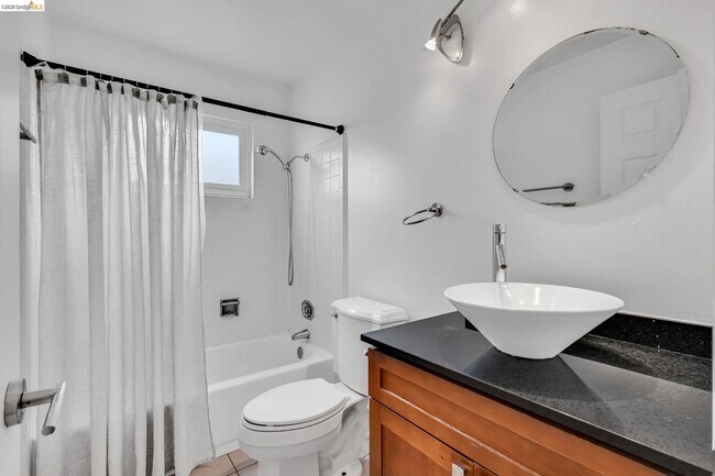 Building Photo - 909 Halite Way