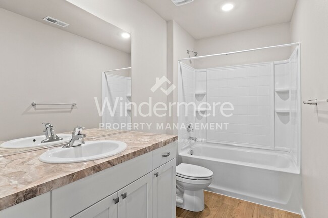 Building Photo - ** MOVE IN SPECIAL ** 1/2 OFF 1ST FULL MON...