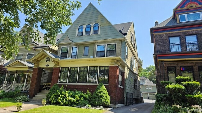 Building Photo - 419 Richmond Ave