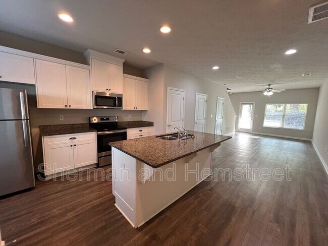 Building Photo - 664 Dobhill Ln