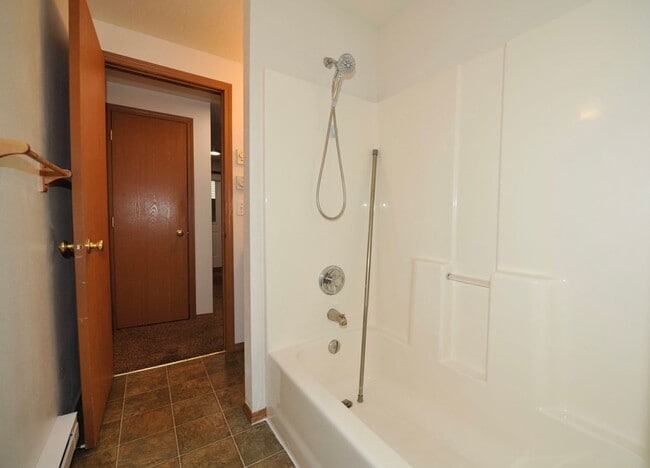 Building Photo - Basement 2 bed 1 bath unit