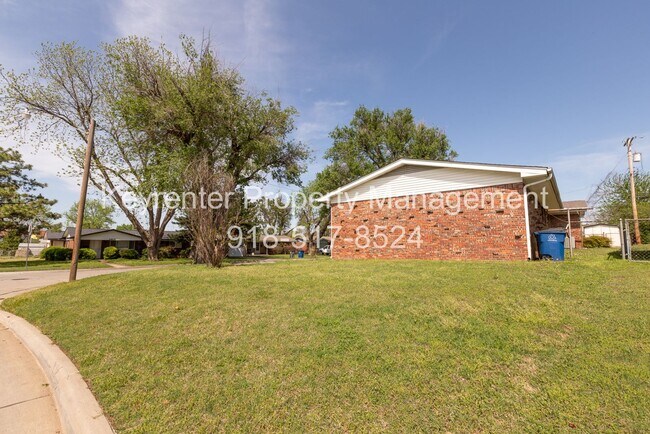 Building Photo - 3 Bed 1.5 Bath in Great Midtown Location!