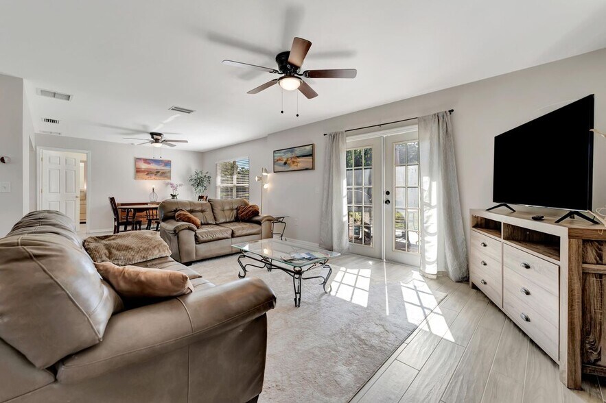 Building Photo - 2916 Woodcrest Dr