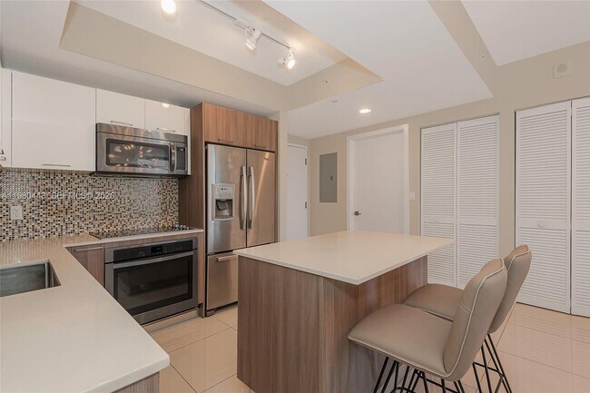 Building Photo - 5300 Paseo Blvd