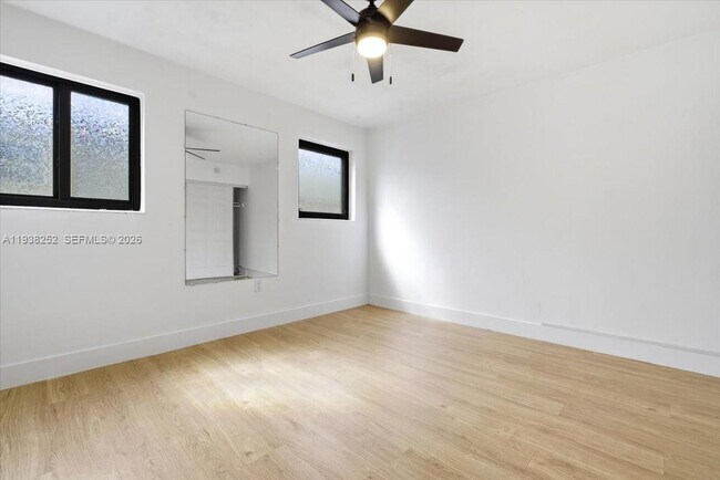 Building Photo - 3522 SW 25th St