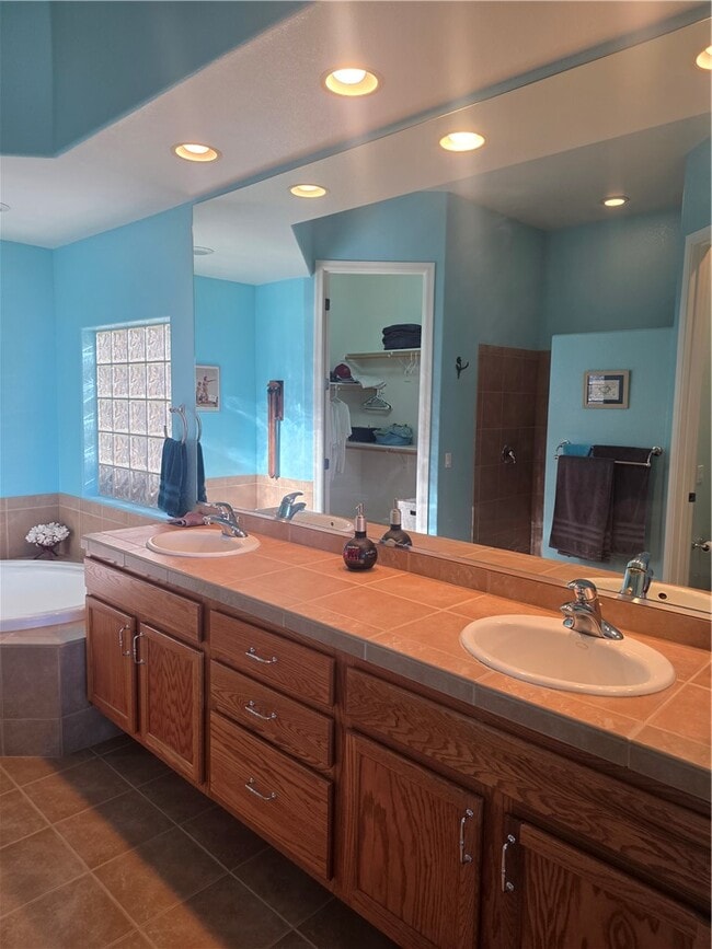 Building Photo - 2842 Fort Silver Dr
