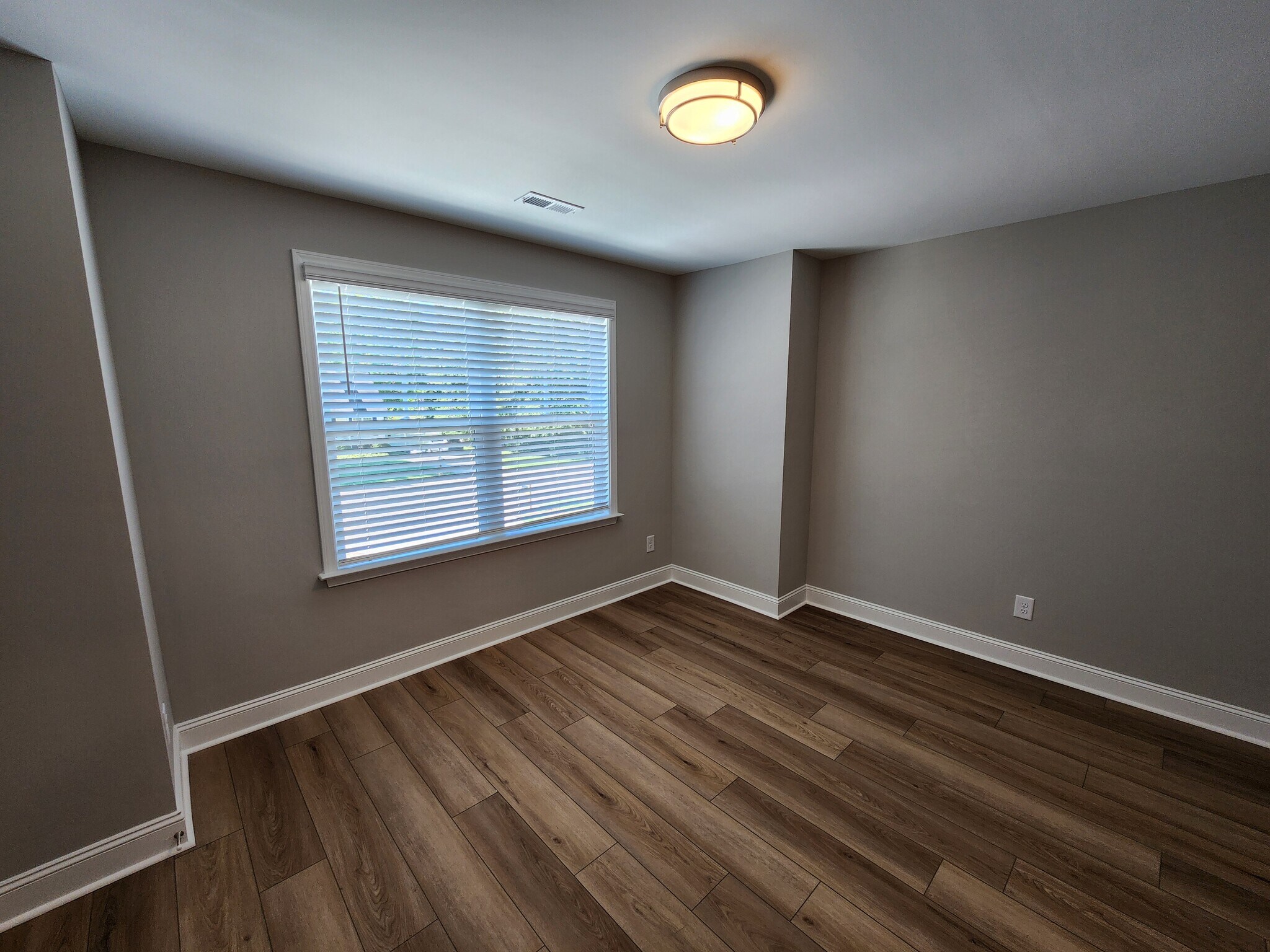Building Photo - 3922 Gloucester Dr W