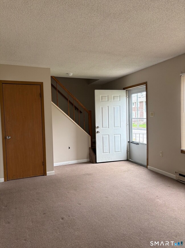 Building Photo - 158 Daley Dr