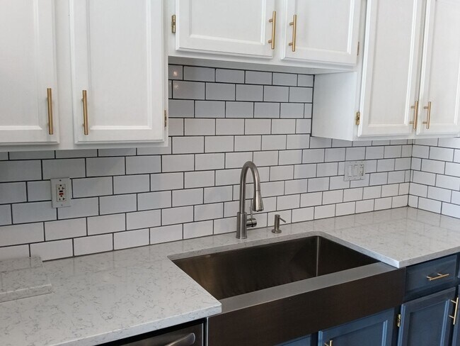 Building Photo - 3 Bedroom, 1.5 Bathroom Home! Schedule a Showing Today!