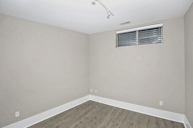 Building Photo - Industrial Corner 2BD/2BA Condo at Steelhaus in Plaza Midwood!