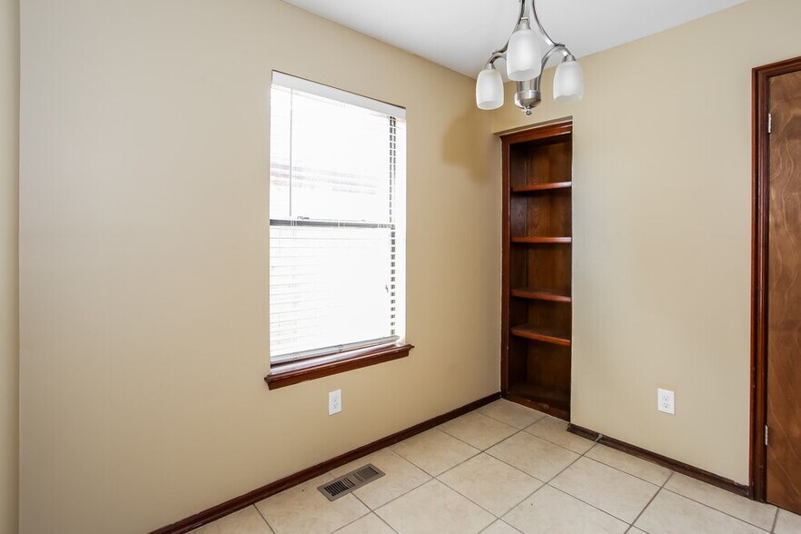 Building Photo - 808 Waterview Rd