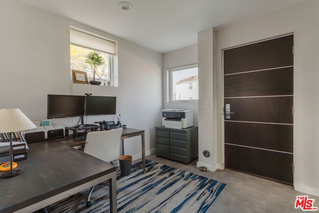 Building Photo - 6072 Pickford St