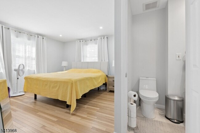 Building Photo - 11 Lewis Ln