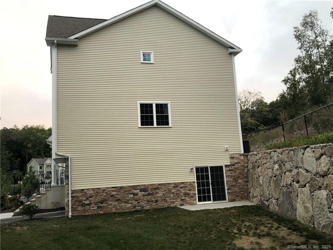 Building Photo - 19 Oak Meadows Dr