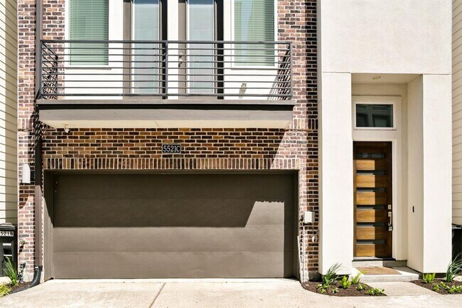 Building Photo - 5521 Larkin St
