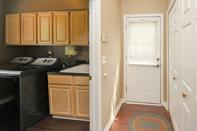 Building Photo - 4866 Riverchase Dr