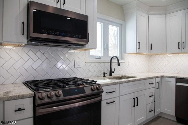 Building Photo - 711 Brooklyn Ave