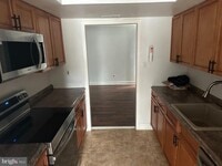 Building Photo - 22 Roxborough Pl