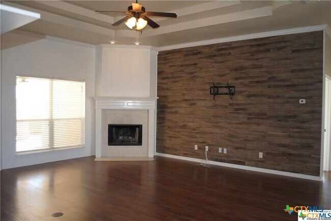 Building Photo - 1415 Loving Trl