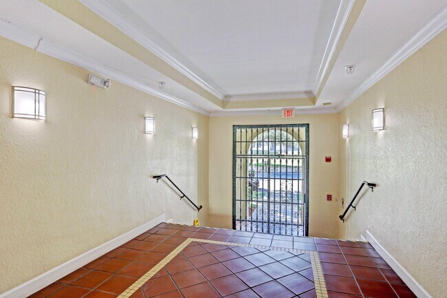 Building Photo - 630 S Sapodilla Ave
