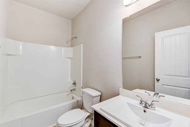 Building Photo - 1910 Hidden Cedar Dr