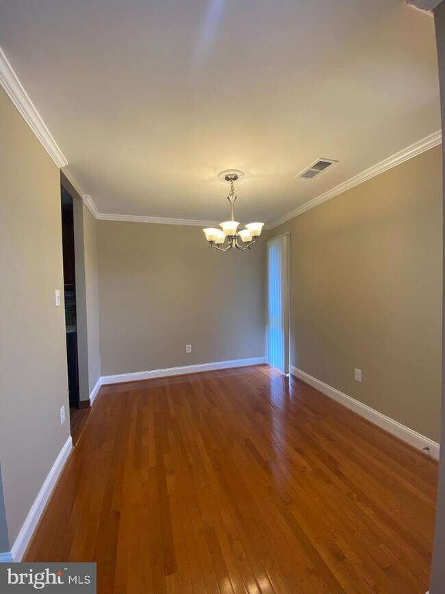 Building Photo - 7212 Donnell Pl