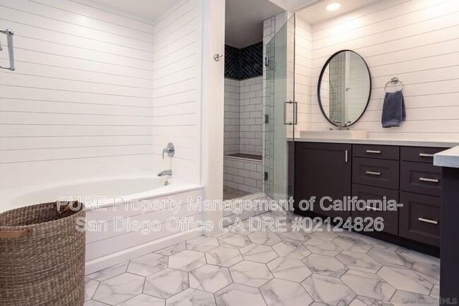 Building Photo - 15677 Via Calanova