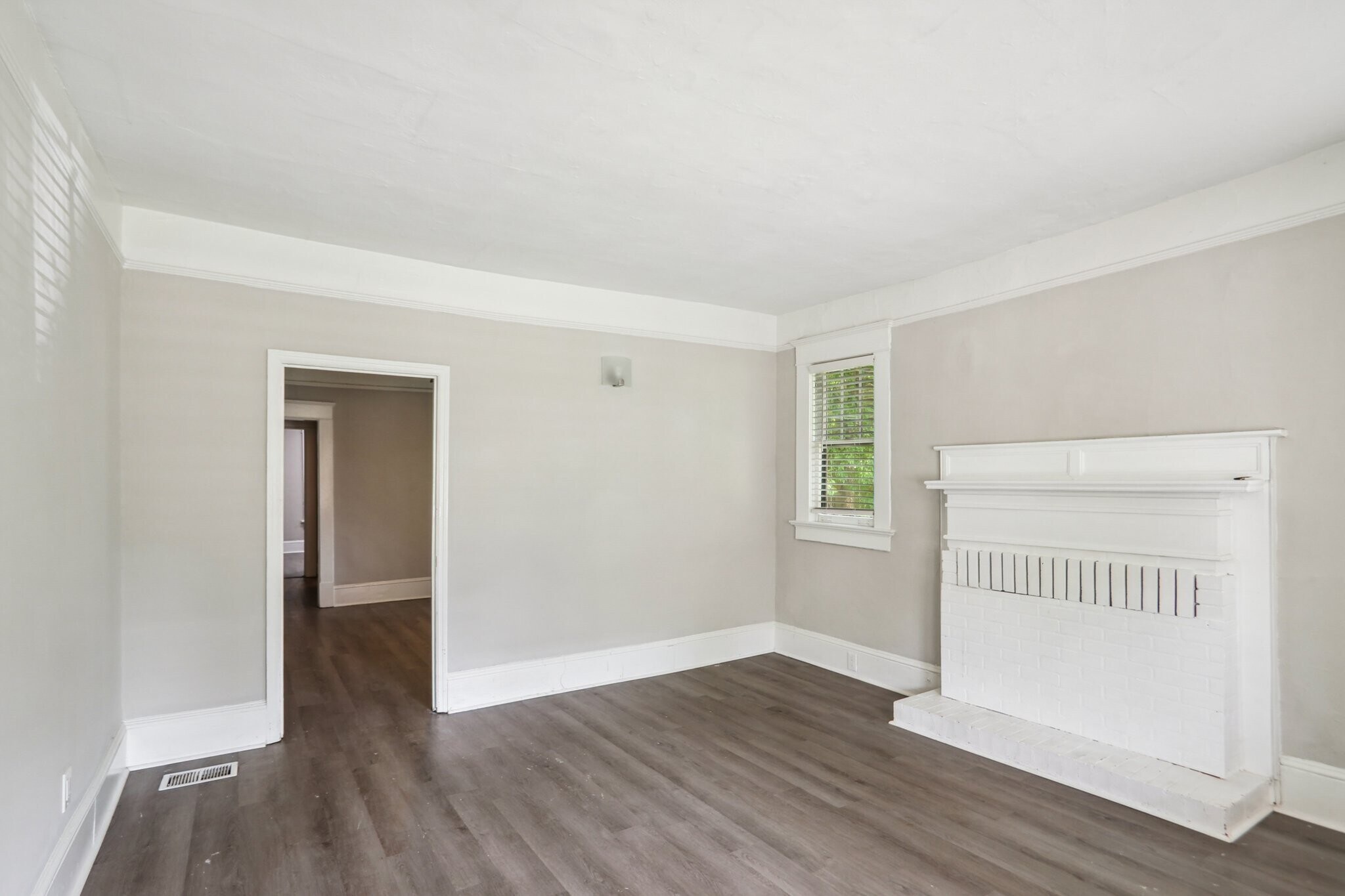 Building Photo - 2728 Tallulah Dr NE