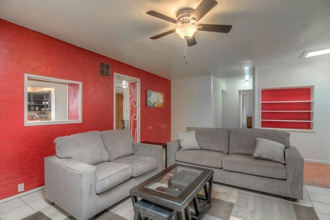 Building Photo - Spacious 4BR in Tucson