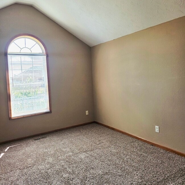 Building Photo - Charming 3-Bedroom Home in a Quiet Subdivi...