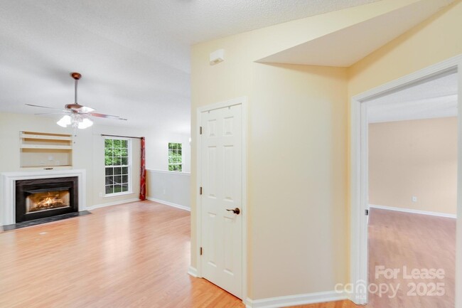 Building Photo - 7213 Preakness Stakes Ln