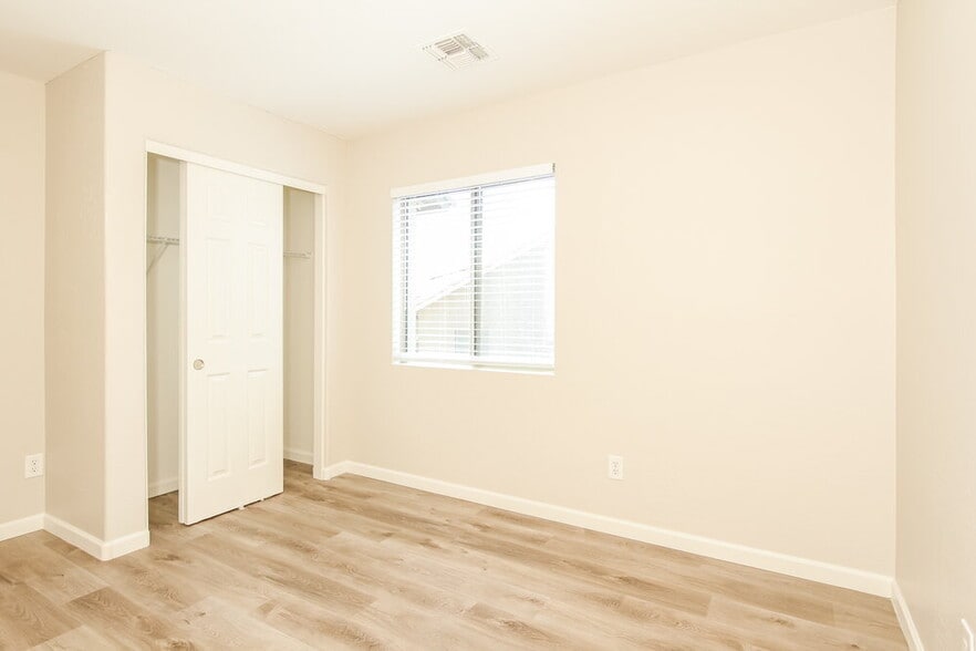 Building Photo - 3918 Escuda Dr