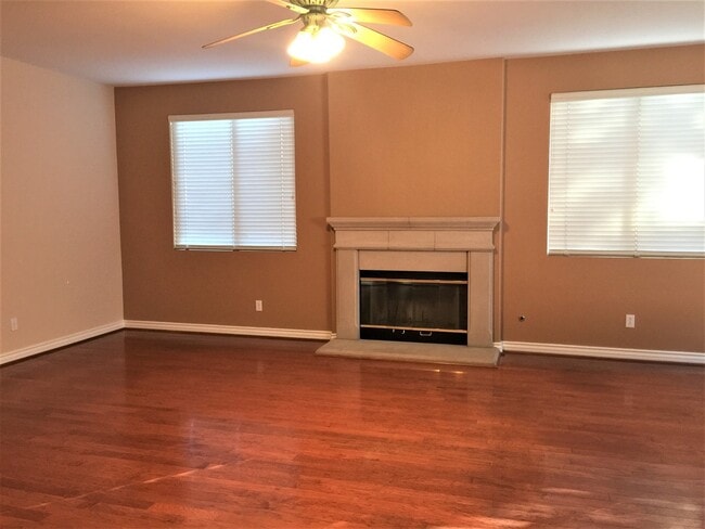 Building Photo - Gorgeous large single family home in Eastlake!