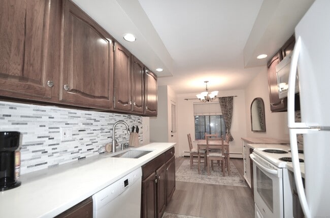 Building Photo - 125 Warner Hill Rd