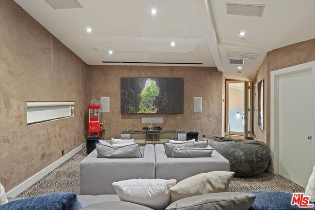 Building Photo - 2666 Hutton Dr