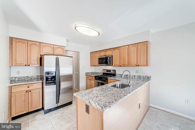Building Photo - 7208 Burton Hill Ct