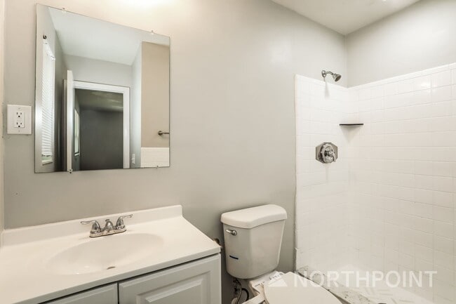 Building Photo - 3 BR/2BA | Newly Renovated Single Family Home |  Front and back yard| Double-long driveways!